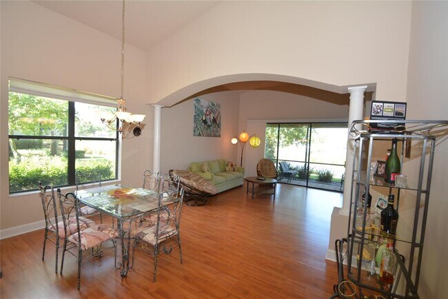 Building Photo - 16 River Point Dr