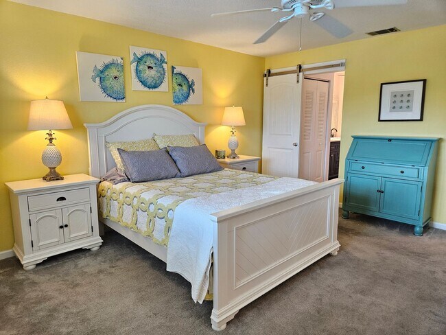 Building Photo - Seasonal Short-Term 2 Bedroom 2 Bathroom Second Floor Condo in Mission Lakes!