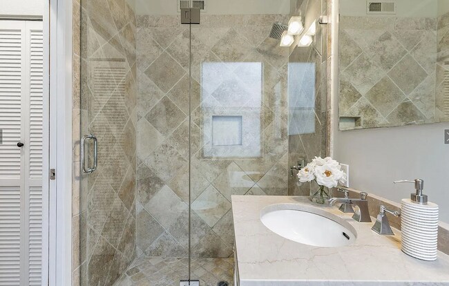 Master bathroom - 2578 California St