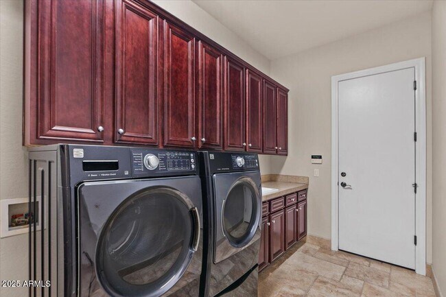 Building Photo - 3410 E Vallejo Ct