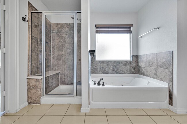 Building Photo - 136 Brook Shire