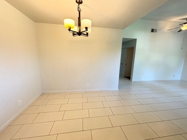 Building Photo - Lovely Cul-de-Sac Home in West Davis – Close to Parks & Amenities