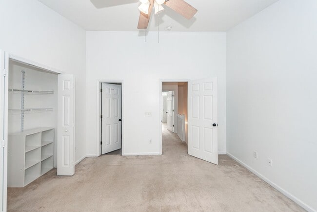 Building Photo - 2 Bedroom, 1.5 Bathroom Townhome - Charleston