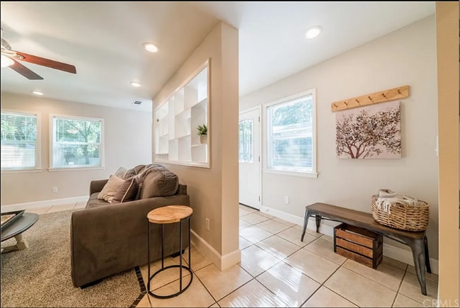 Building Photo - Great Home Close to All