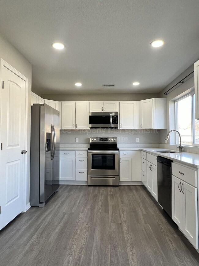 Building Photo - 7470 Grand Valley Dr