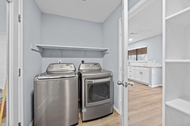 Building Photo - 2928 Donnell Dr