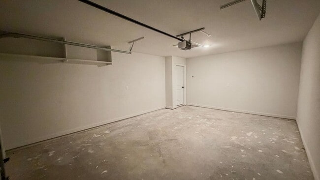 Building Photo - 5950 Hereford Dr