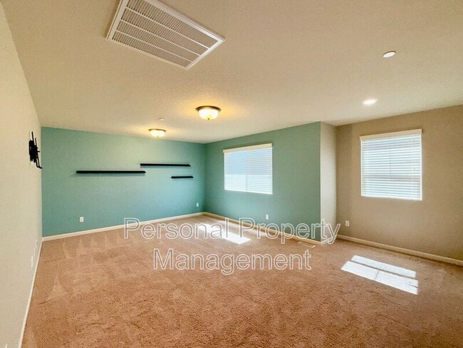 Building Photo - 3623 NE Sitka Dr