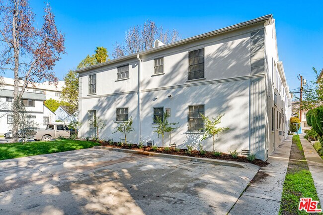Building Photo - 9216 Alden Dr
