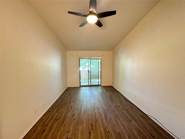 Building Photo - 440 Tava Ln