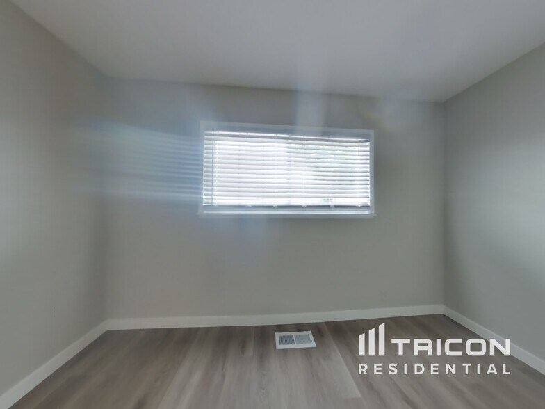 Building Photo - 121 Hodges St