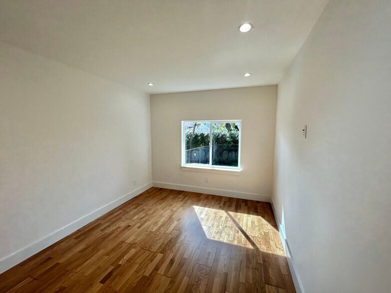 Building Photo - 1381 Revere Ave
