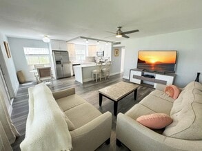 Building Photo - 161 Monaco Way