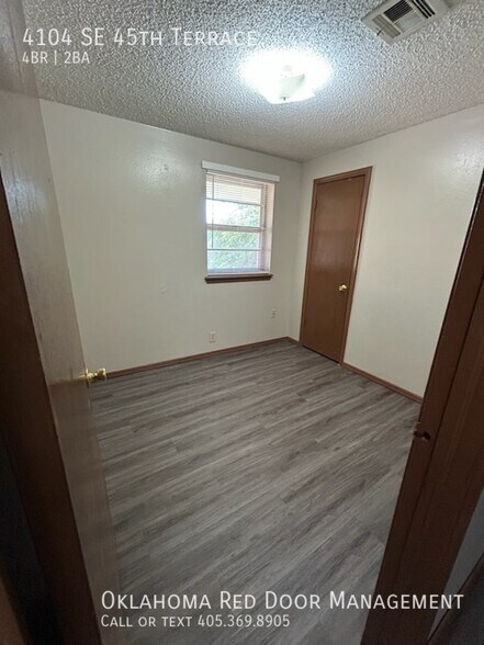 Building Photo - 4104 SE 45th Terrace