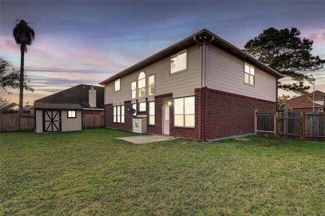 Building Photo - 10807 Oak Bayou Ln
