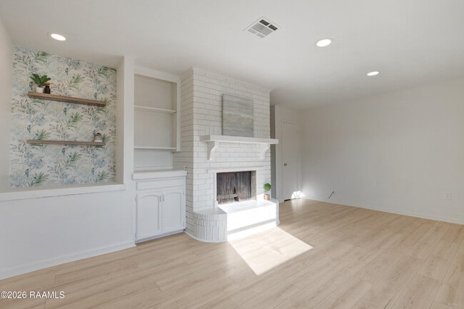 Building Photo - 121 Courtney Dr