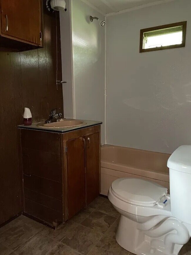 Building Photo - 2-Bedroom Mobile Home in Greenville