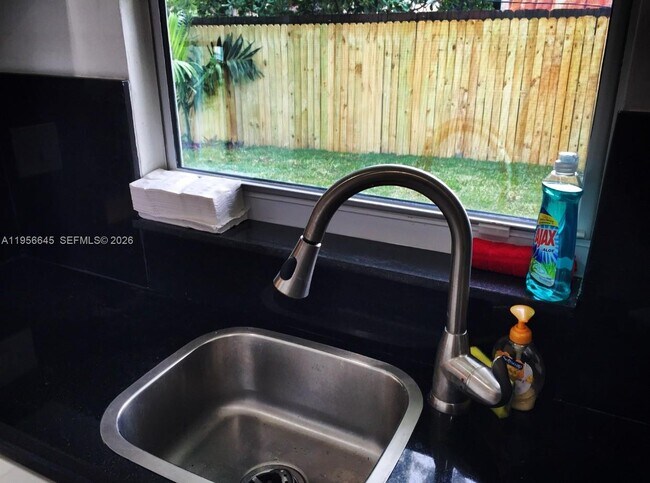 Building Photo - 223 SW 10th St