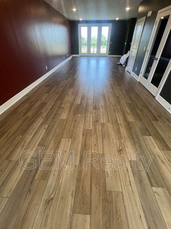 Building Photo - 42710 Darala Dr