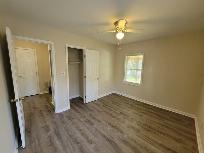 Back Bedroom - 3237 Gifford St