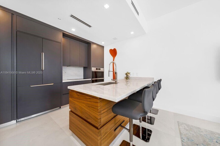 Building Photo - 200 Biscayne Boulevard Way