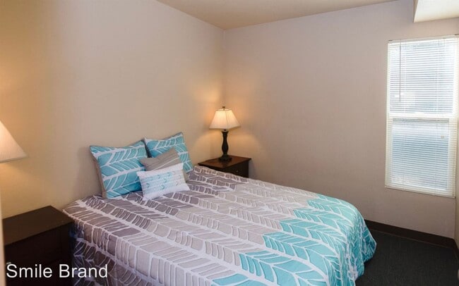 Building Photo - 1 br, 1 bath Room For Rent - 601 E. Clark