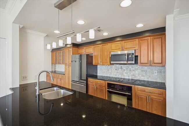 Building Photo - 49 Briar Hollow Ln