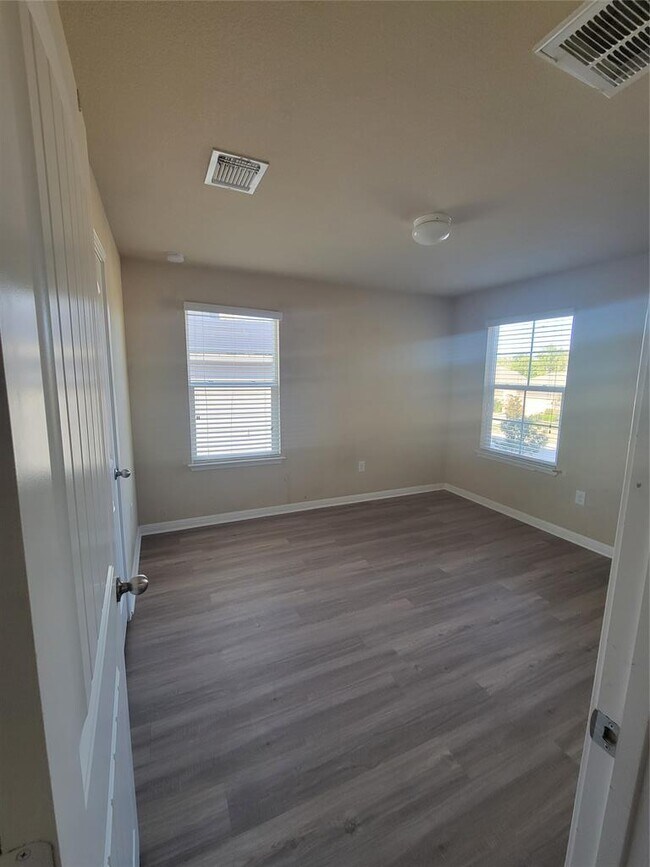 Building Photo - 11112 Dawes Pl
