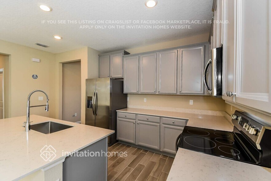 Building Photo - 9998 Lemon Grass Ln