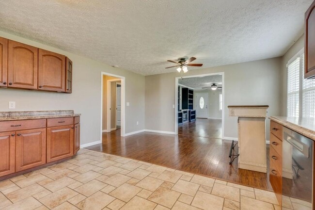 Building Photo - 4221 Maplewood St