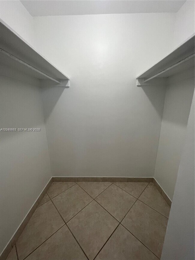 Building Photo - 5161 Collins Ave