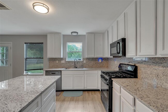 Building Photo - 24422 Lakecrest Village Dr