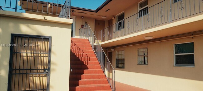 Building Photo - 3905 SW 78th Ct