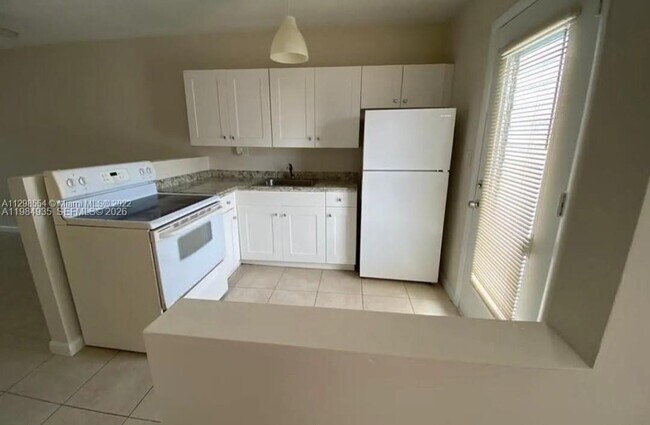 Building Photo - 1600 NE 114th St