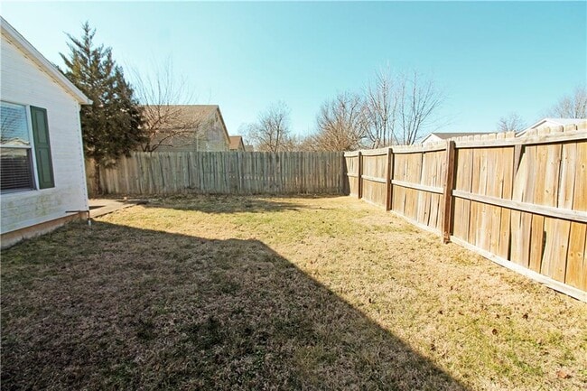 Building Photo - 2515 Parkcrest Dr