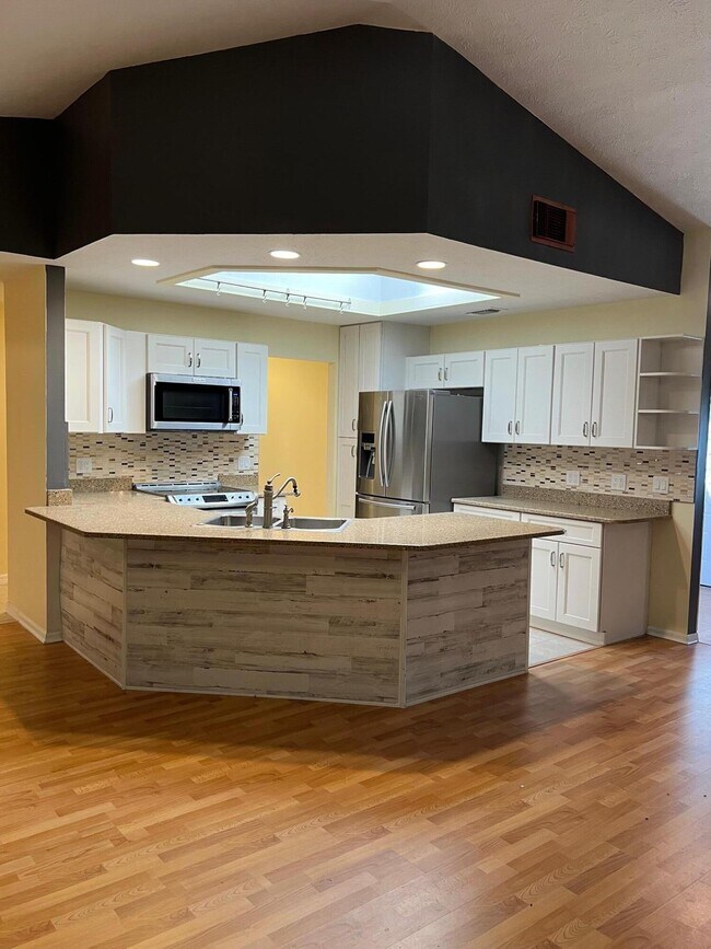 Building Photo - 1925 SE Cheltenham St