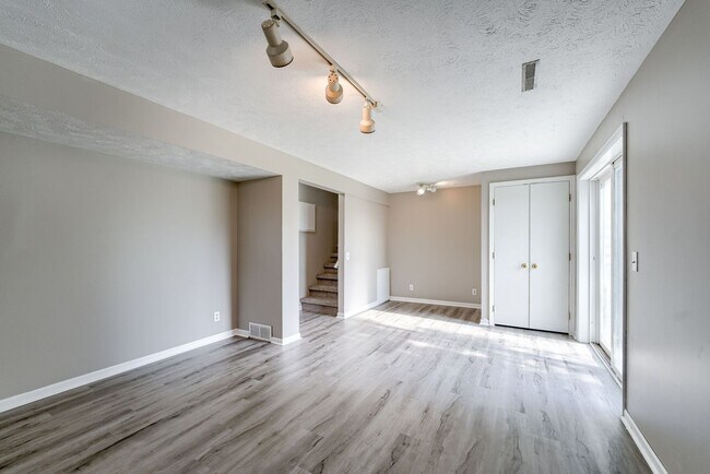 Building Photo - Fresh Updates & Prime Location Near Zorinsky!!