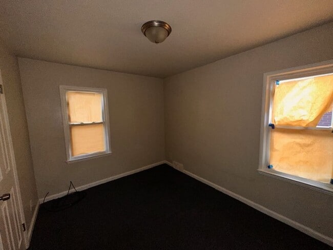 Building Photo - Stunning 3 Bedroom Brick Bungalow on Eastside of Detroit, Move in ready!