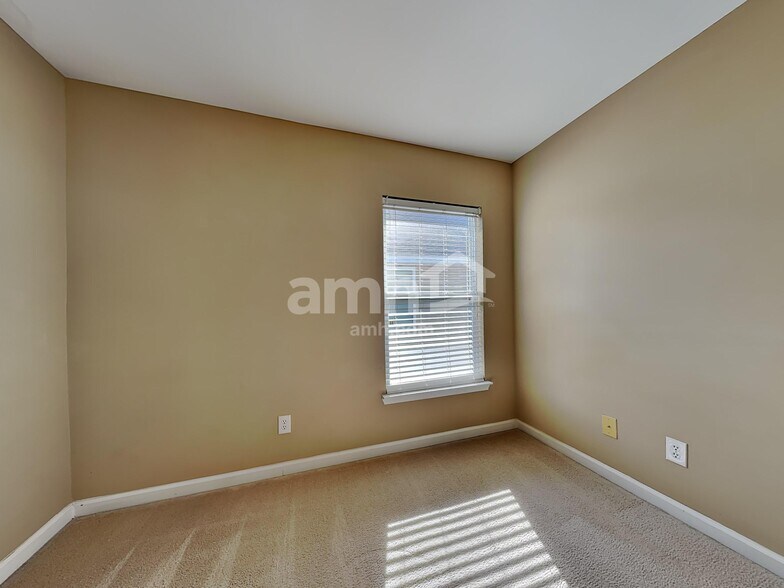 Building Photo - 65 Heritage Pky