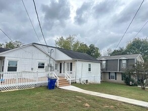 Building Photo - 4033 Pineview Dr NW