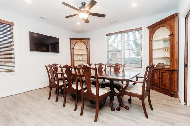 Building Photo - 157 Villa Oak Cir