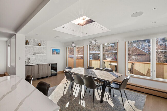 Building Photo - 447 E Cooper Ave