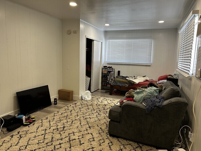 Building Photo - 775 E 820 N