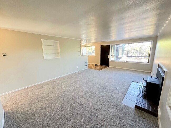 Building Photo - Charming 2BR Home with Garage & Expansive Yard in Ridgecrest area of Shoreline