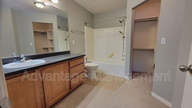 Building Photo - 251 Sunshine Dr