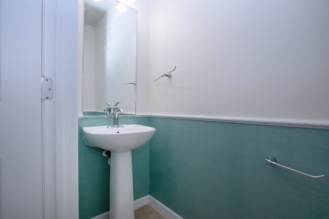 Building Photo - 3 Bedroom 2.5 Bath Townhome San Michele