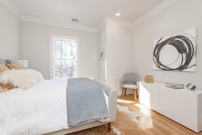 Building Photo - 105 Forest Hills St