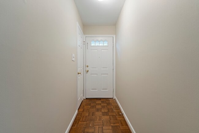 Building Photo - 6017 Treetop Ct
