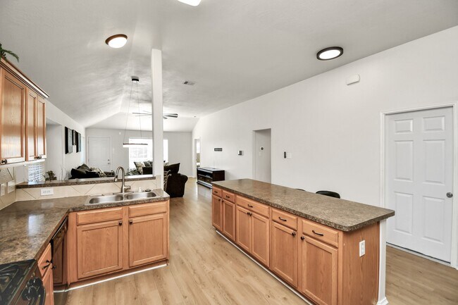 Building Photo - 19931 Roycroft Ln