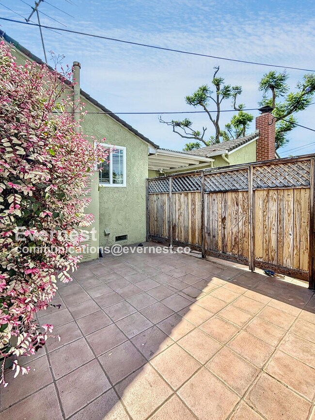 Building Photo - 10769 Galvin St